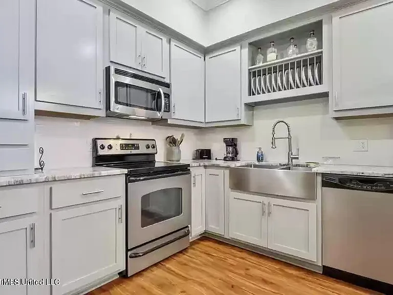 699 Dunbar Ave #304 — Photo 3