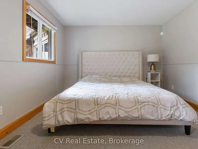 156 Chamonix Cres — Photo 20