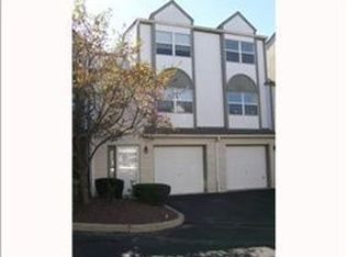 8 Kensington Ct, Nanuet, NY 10954