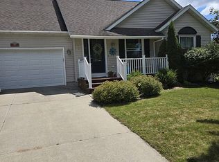 836 N Valley Ave, Fremont, MI 49412