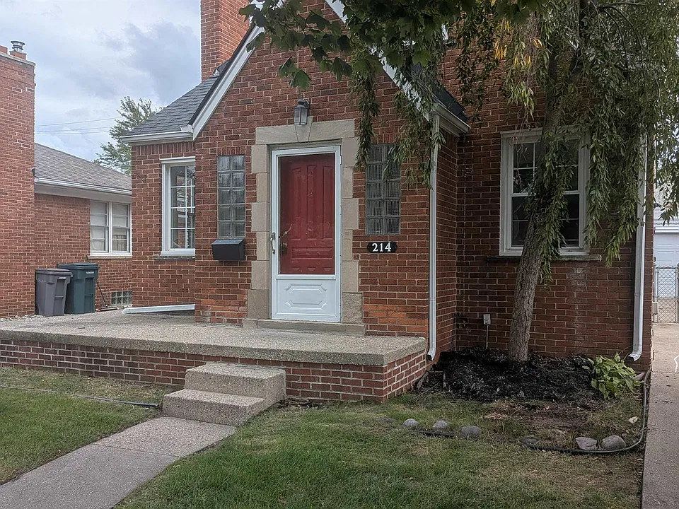 214 Kingsbury Ave