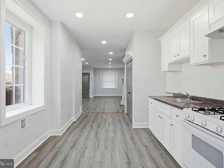 1406 S Allison St — Photo 13