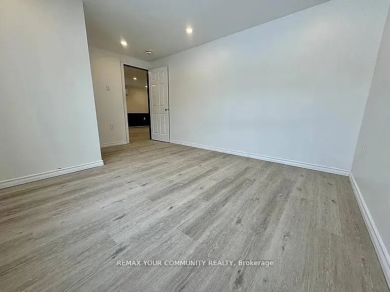 22 Clifton St #MAIN FLOOR — Photo 18