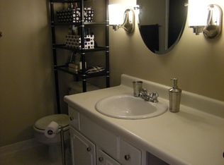 279 Stonehenge Dr APT 101, Saint Matthews, KY 40207