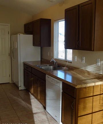 4th image of 8021 N Tackroom Ln