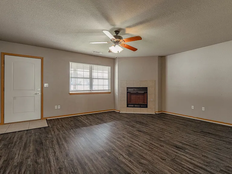 2933 W Scottswood Pl — Photo 3