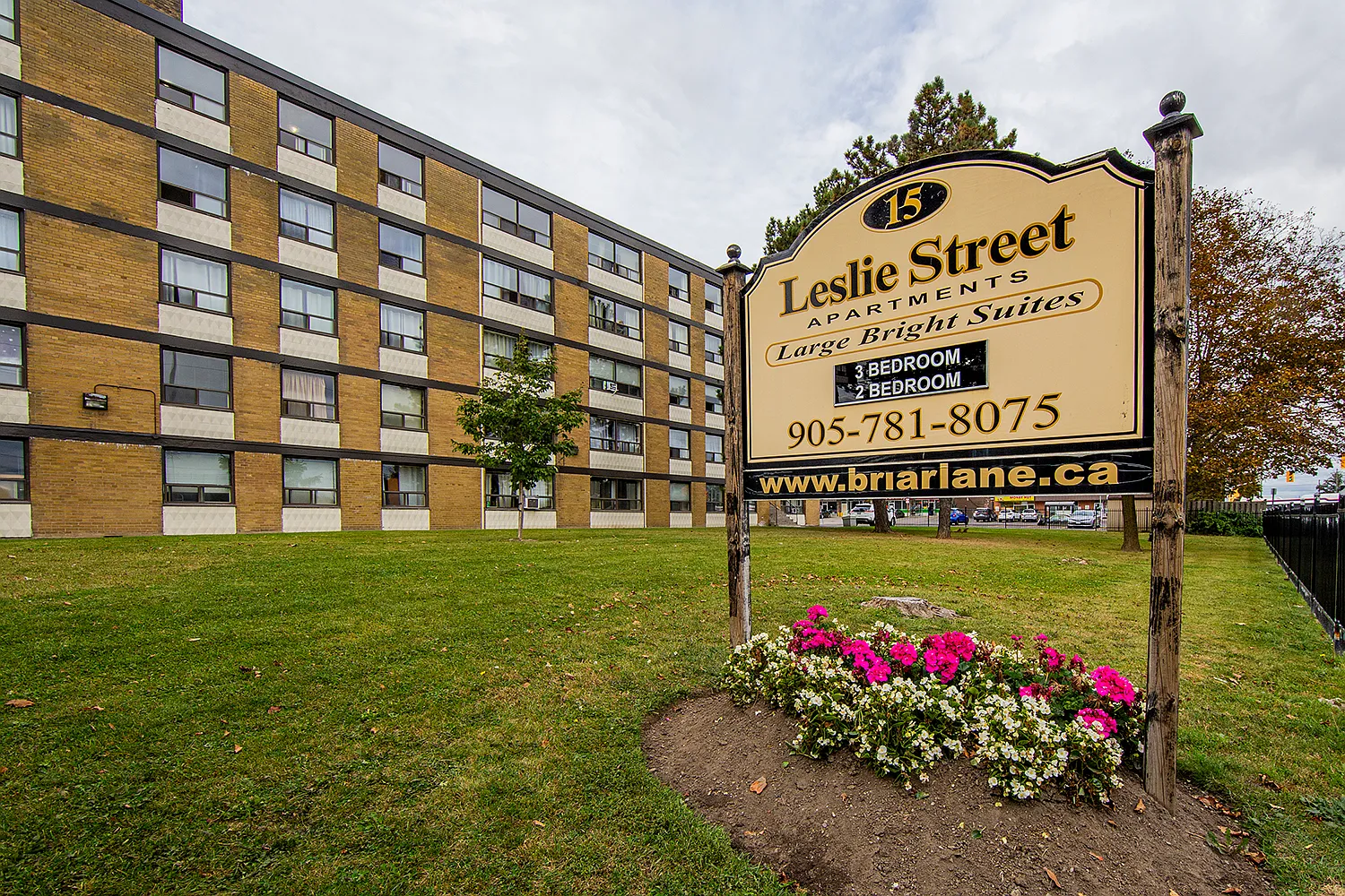 15 Leslie Street — Photo 2