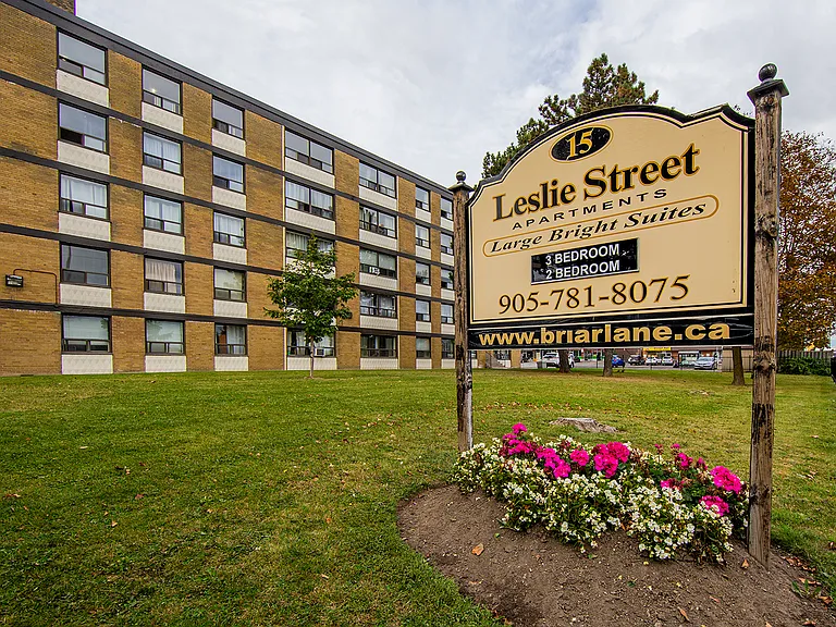 15 Leslie St — Photo 1