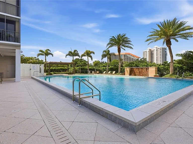5601 Turtle Bay Dr #302 — Photo 24