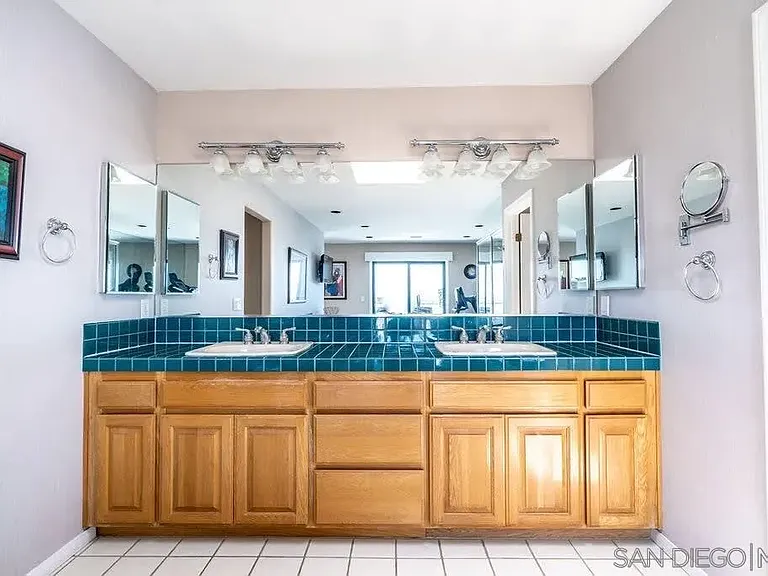 2110 Locust St — Photo 5