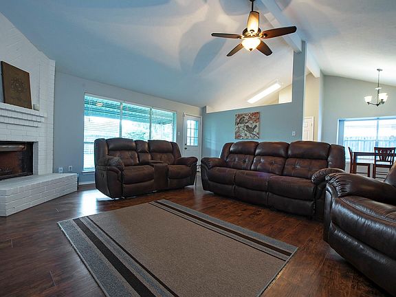 4th image of 2902 S Peach Hollow Cir