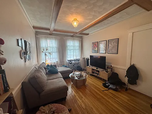 130 Sutherland Rd #4 Photo 1
