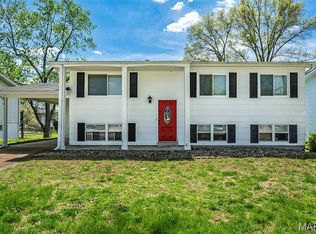 28 James Ct, Ballwin, MO