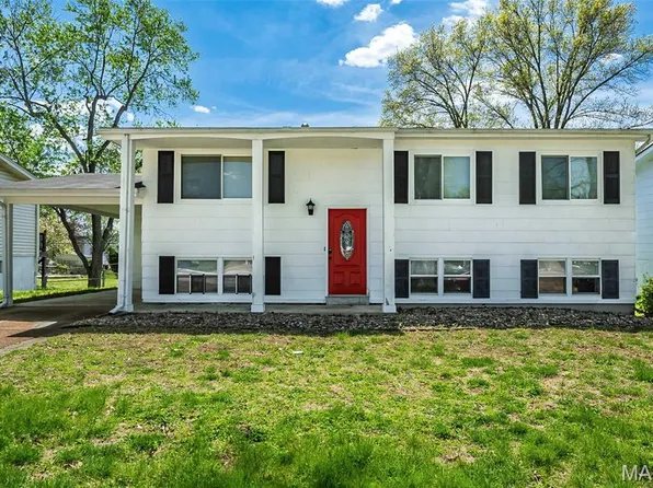 28 James Ct, Ballwin, MO 63021