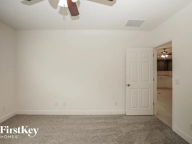 681 Blackstone St — Photo 7