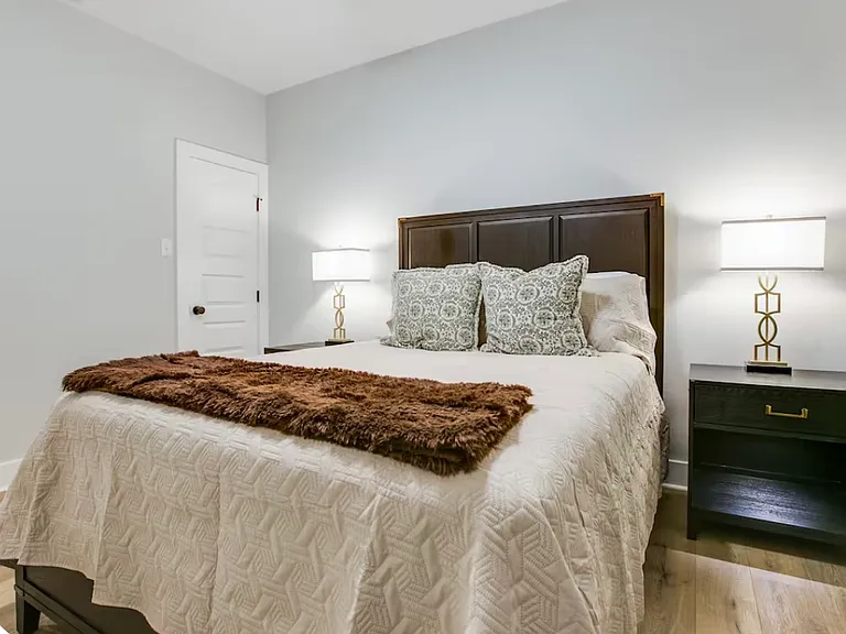 1045 Holiday Dr — Photo 19