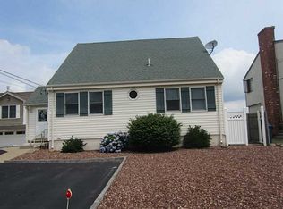 135 Charlotte Dr, East Greenwich, RI 02818