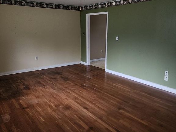 4th image of 34598 Pitts Ave