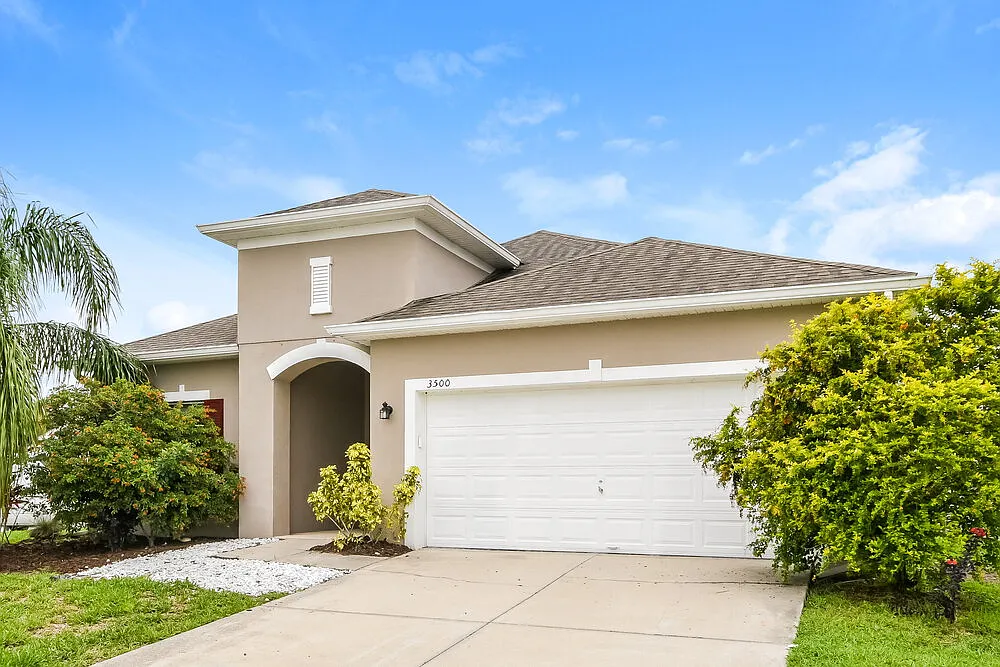4 bed, 2.0 bath, 1859 sqft, $2,115 — Photo 3