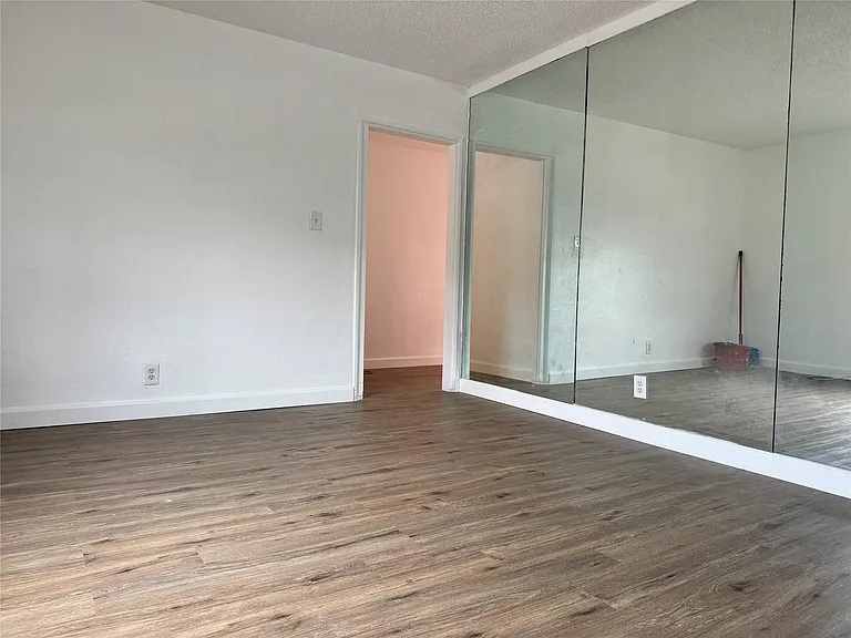 2037 Madison St #8 — Photo 6