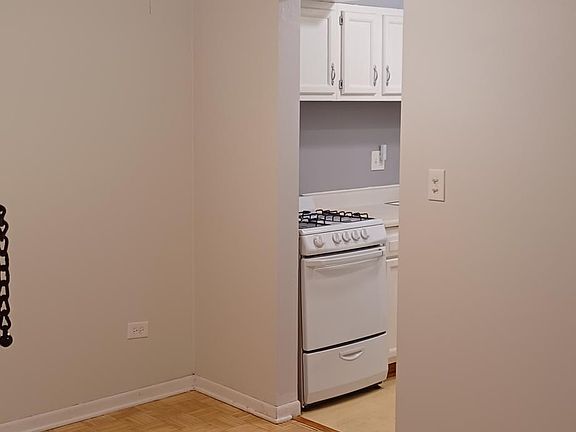3rd image of 4621 N Paulina St