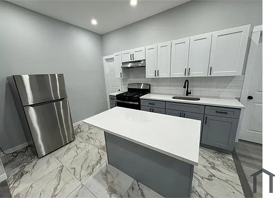 354 S 10th St #1L — Photo 1