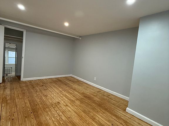5th image of 156 Alexander Ave #1A
