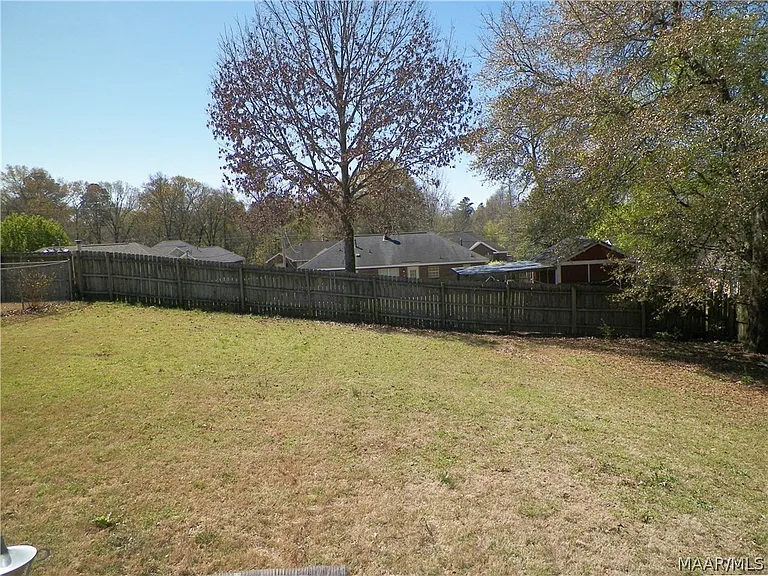 243 Primrose Dr — Photo 17