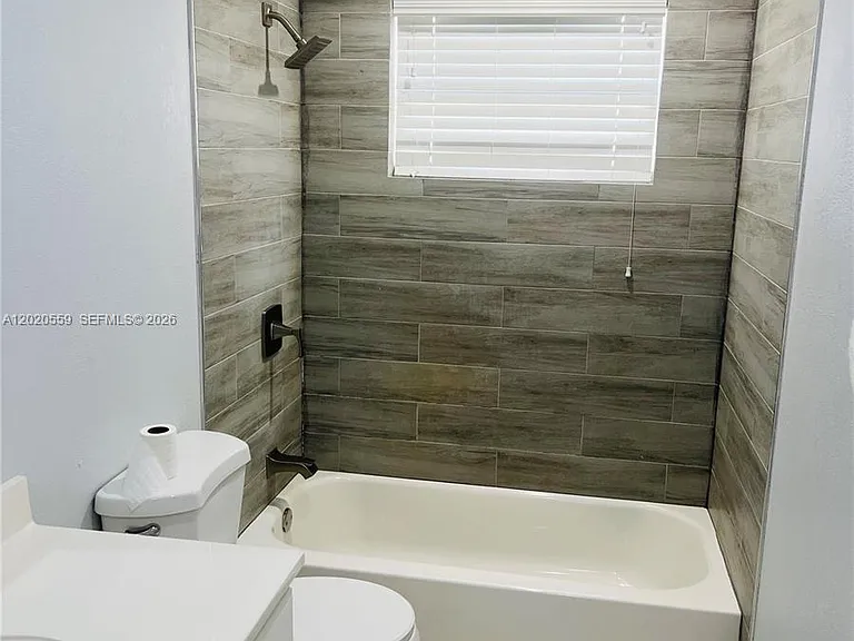 8401 NW 20th Ct — Photo 2
