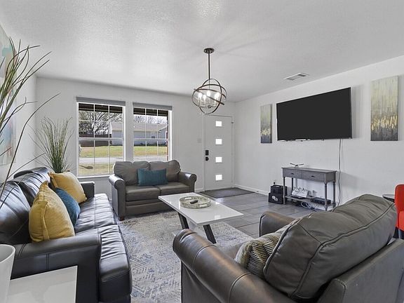 3rd image of 3604 Kayewood Dr #3606