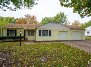2425 SW James St, Topeka, KS 66614