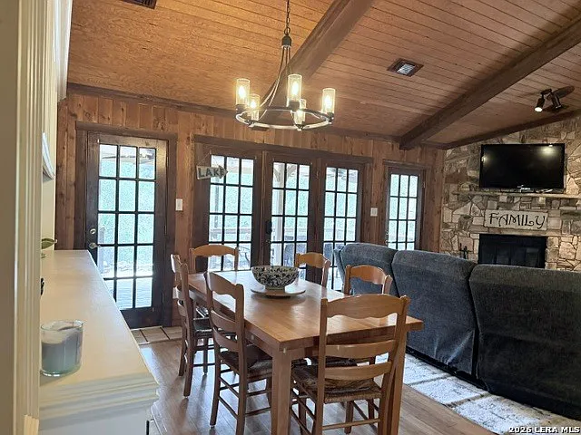 3 bed, 2.0 bath, 1303 sqft, $1,900 — Photo 4