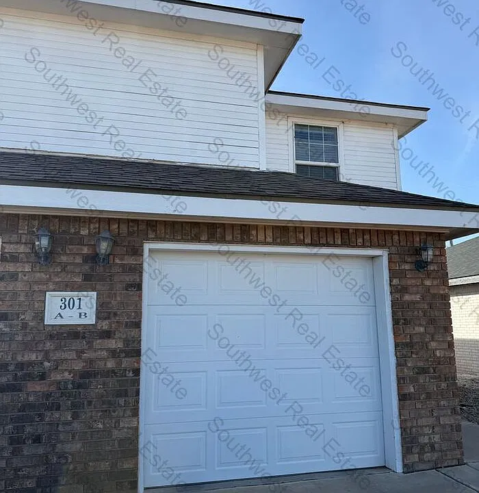 301 Starlite Dr #B