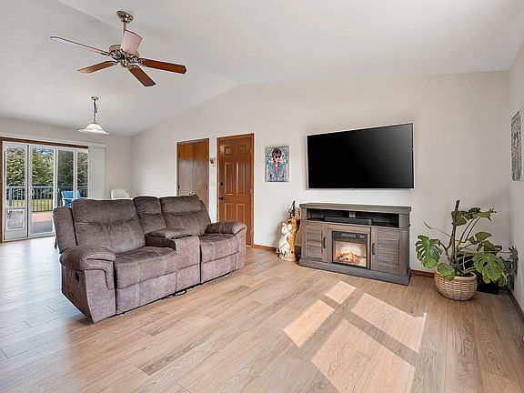 5th image of 108 Robin Ln