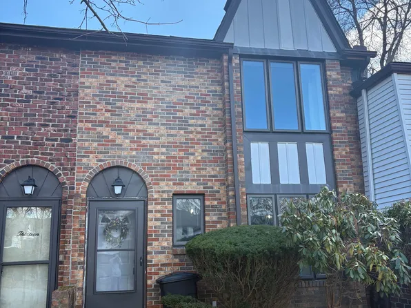 15 Cobblestone Ln Room 1, Worcester, MA 01606