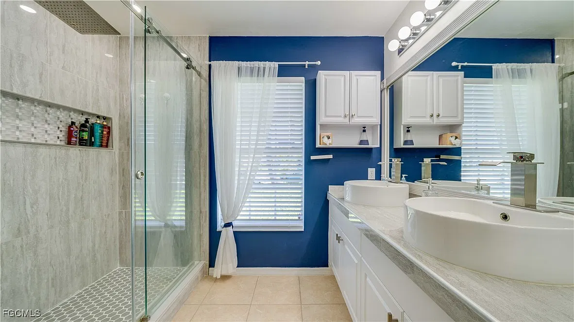 3 bed, 2.0 bath, 1666 sqft, $5,000 — Photo 3