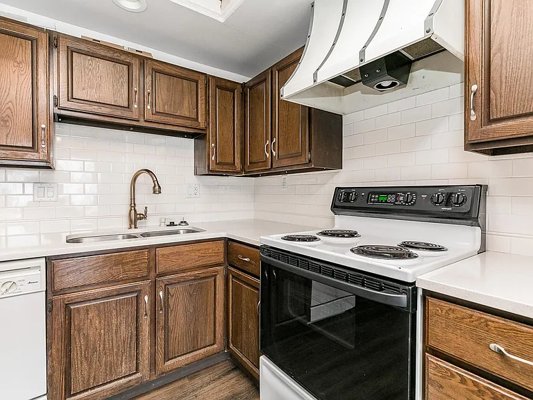 130 Harbet Ave NW — Photo 10