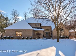 8399 Circlewood Dr N, Saginaw, MI 48609
