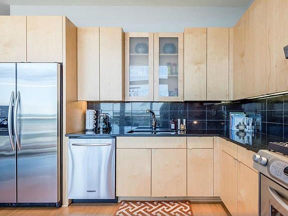 5th image of 555 5th St #727