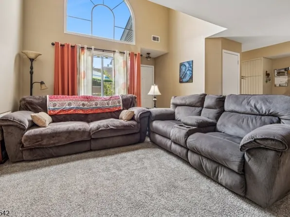 92 Ashley Ct, Bedminster Twp., NJ 07921