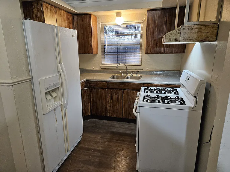 207 NW Northwood Ave — Photo 6