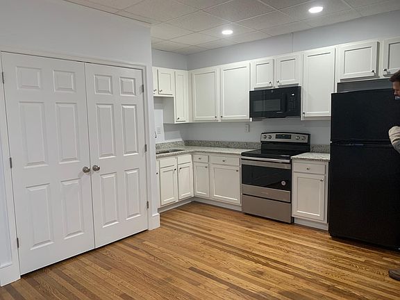 5th image of 503 E Market St #B