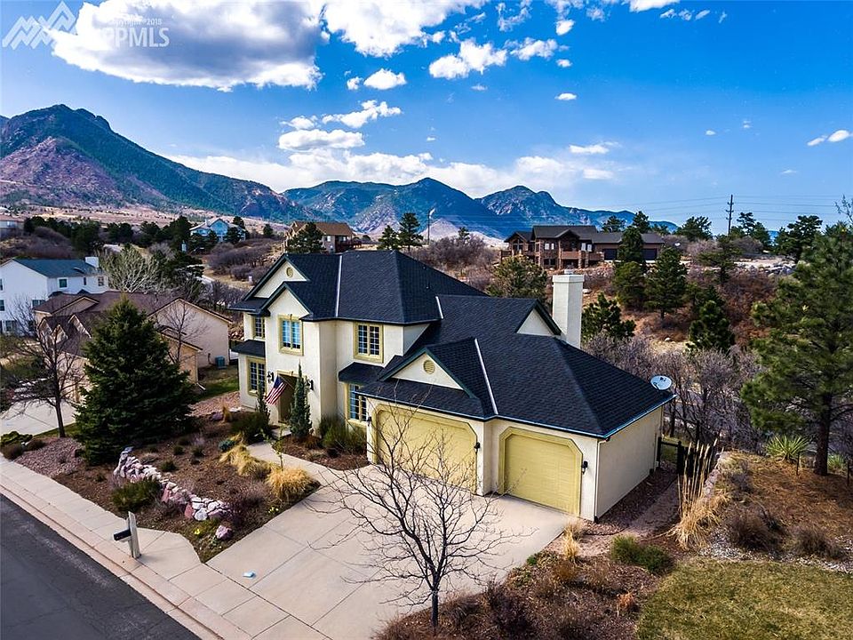 Elegantly updated 4 bed, 4 bath home in Peregrine.