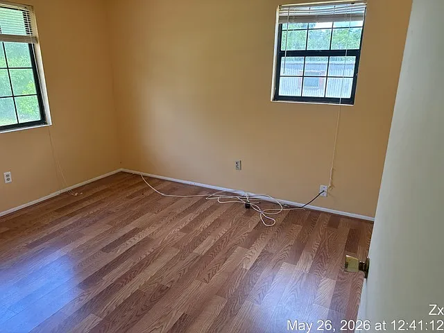 210 Pine St E — Photo 14