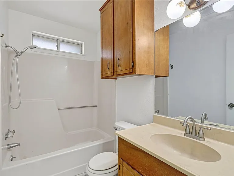 1622 La Joya St — Photo 20