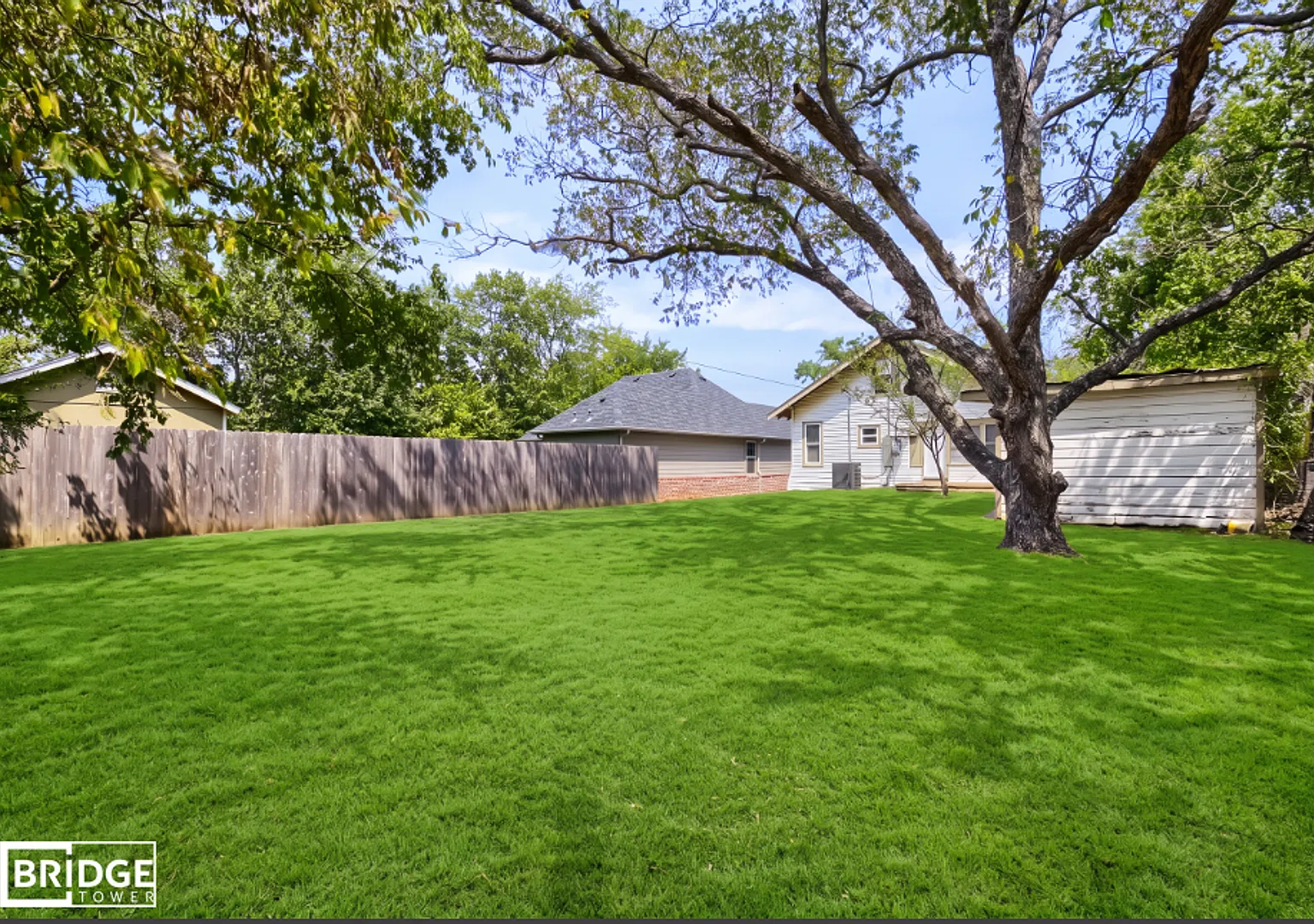 520 E Day Street, Denison, Texas 75021 — Photo 2