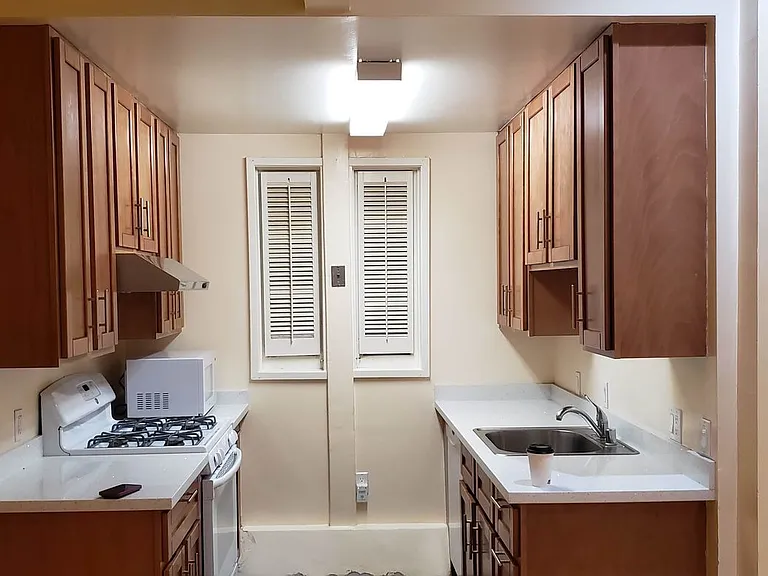 1542 Baker St — Photo 10