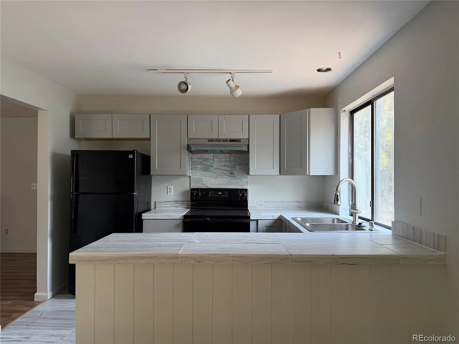 4 bed, 2.0 bath, 1740 sqft, $2,850 — Photo 4