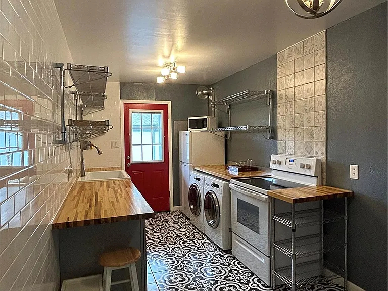 5030 N Hall St #C — Photo 1
