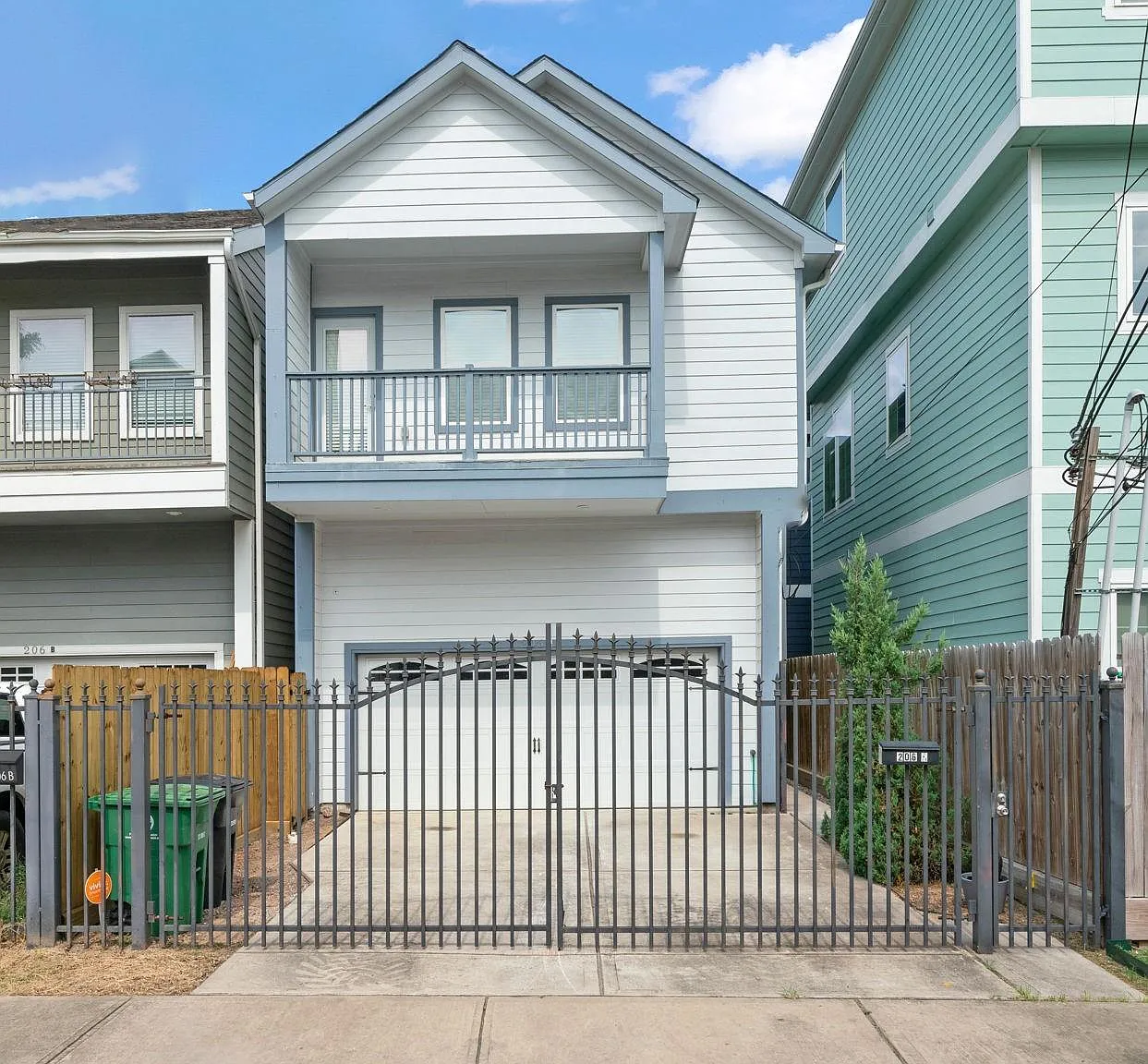 4 bed, 2.5 bath, 2826 sqft, $2,950 — Photo 3